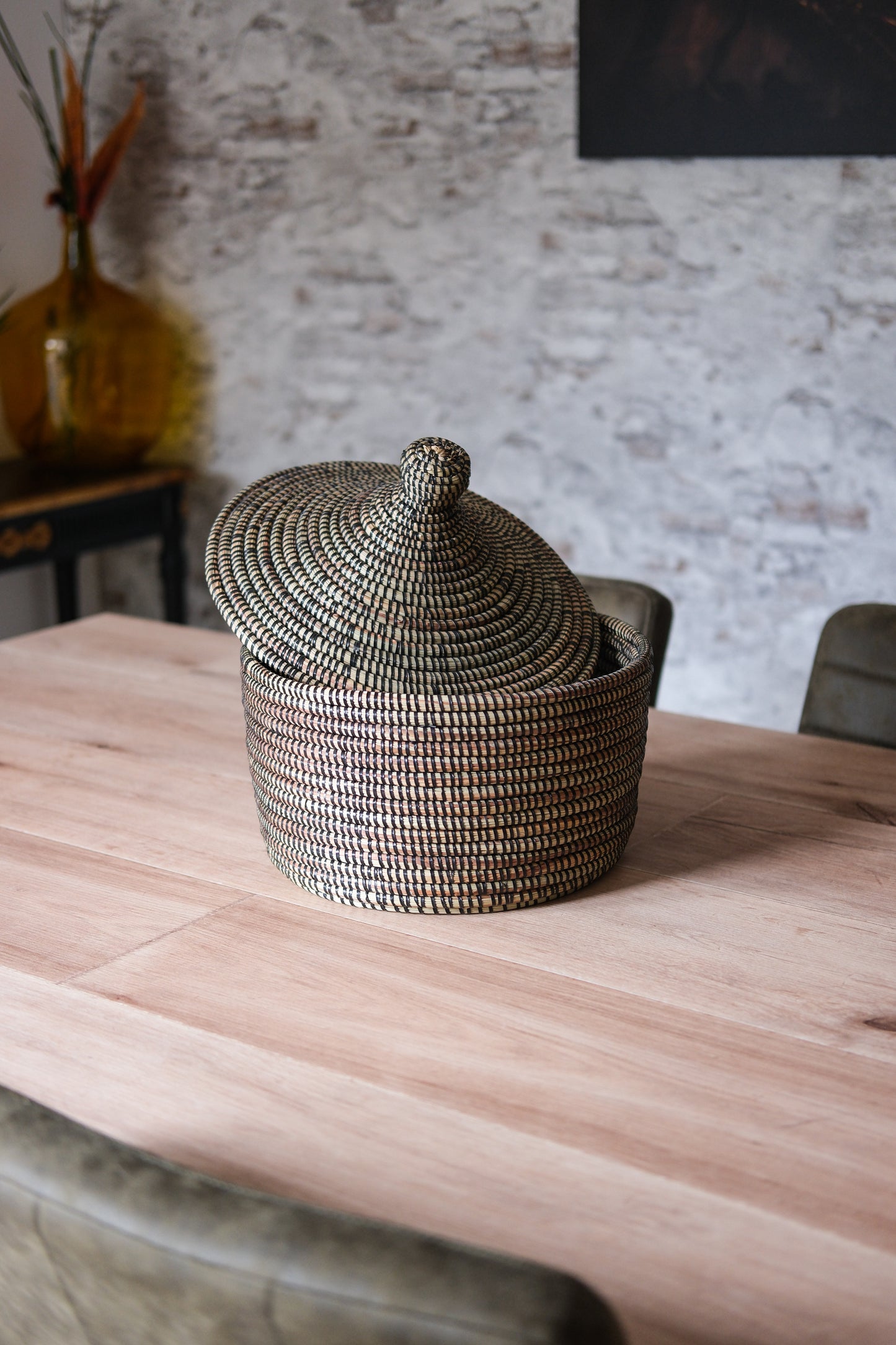 Teng zwart Opbergmand met Deksel – Handgemaakte Rieten Mand – 30x28 cm – Decoratief & Functioneel