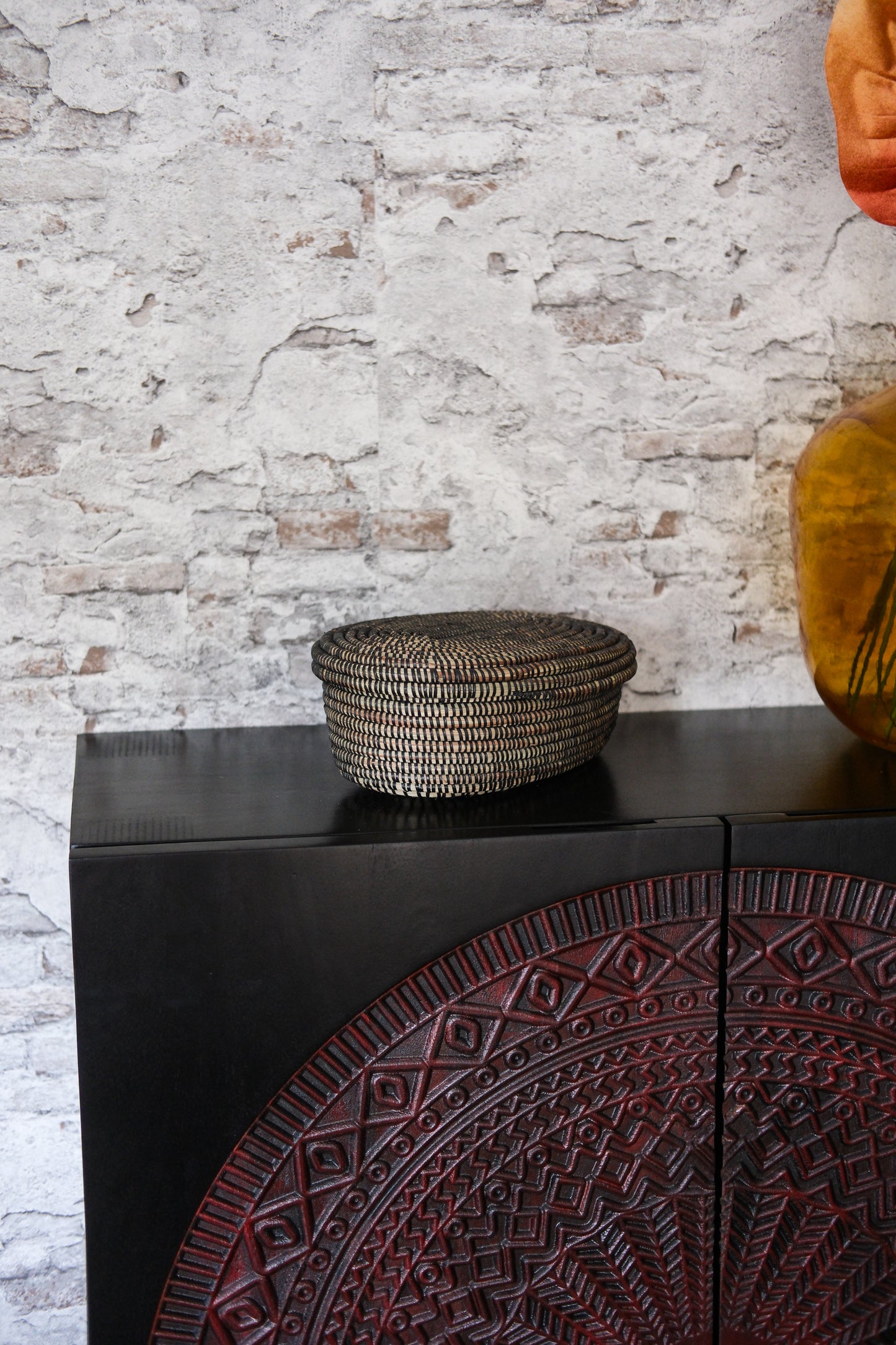 Handgemaakt ovaal zwart opbergmandje met deksel – 35x25x12 cm – Decoratief & praktisch – Boho stijl