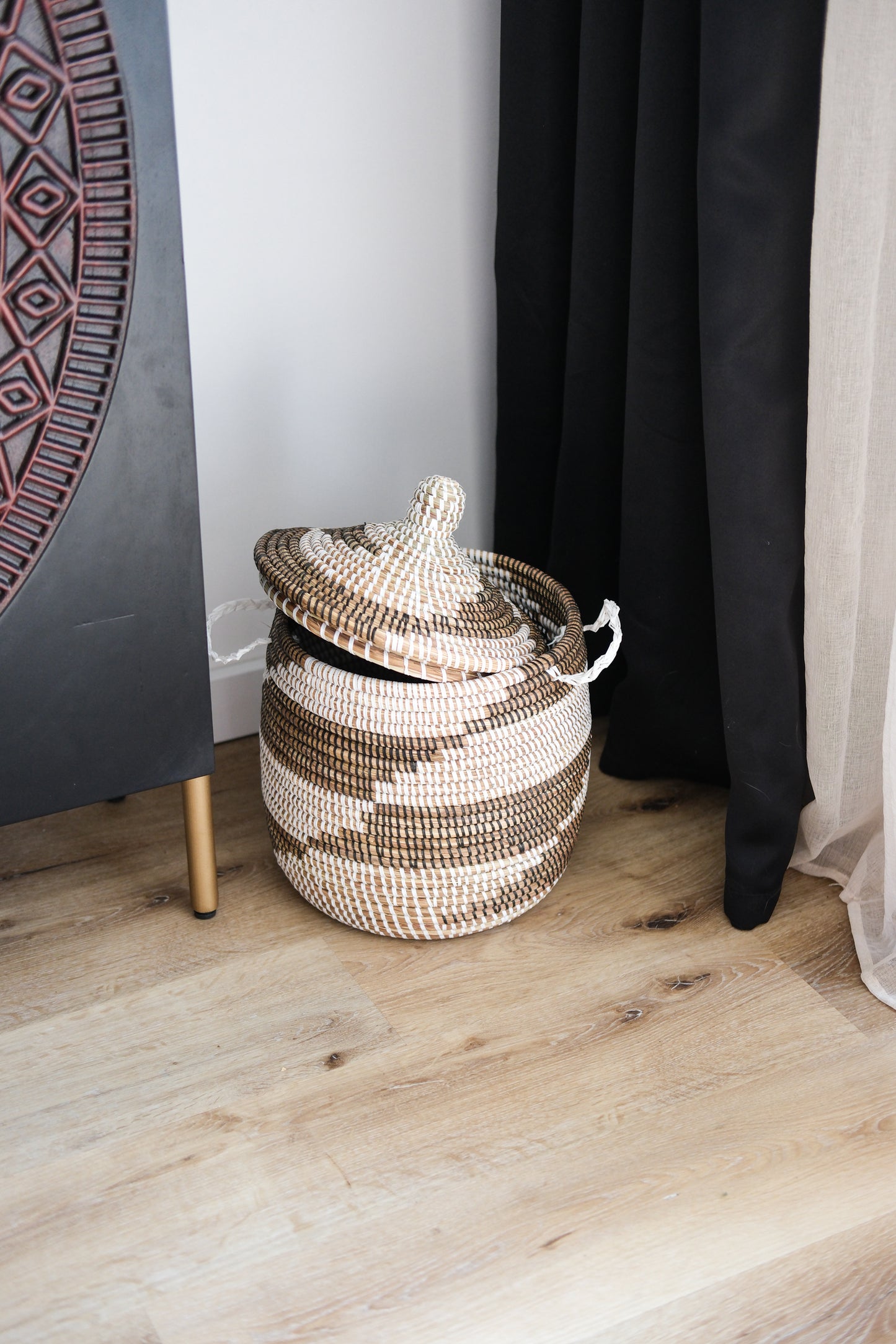 Hamper bruin/wit - Handgemaakte Rieten Opbergmand met Deksel – 37x27 cm