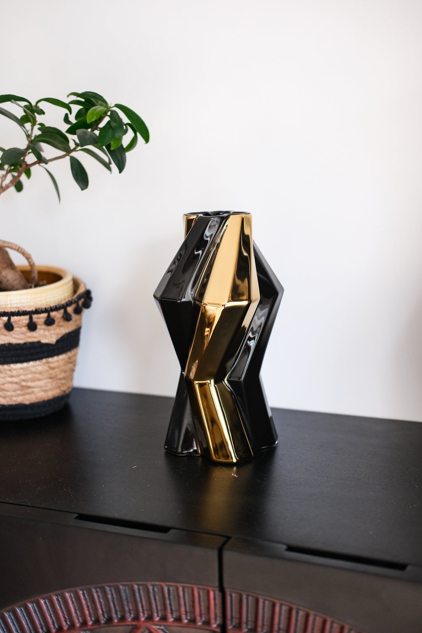 Keramische Vaas Canto – Zwart & Goud – 25 cm – Luxe Moderne Woondecoratie