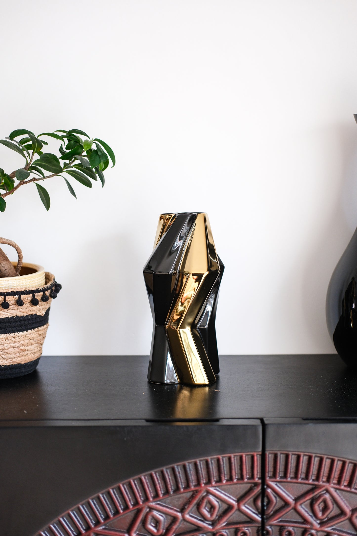 Keramische Vaas Canto – Zwart & Goud – 25 cm – Luxe Moderne Woondecoratie