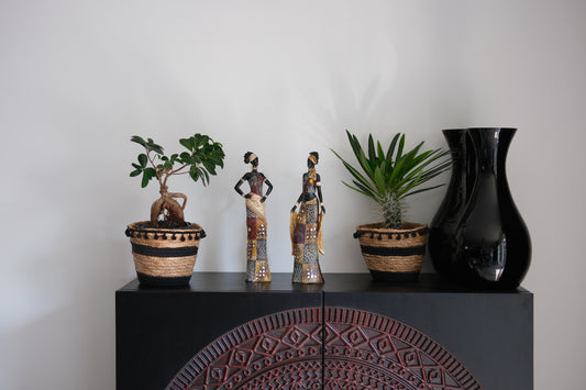 Beeld Afrikaanse Vrouw – Kleurrijke Kleding - Culturele Pracht in Detail - Set van 2