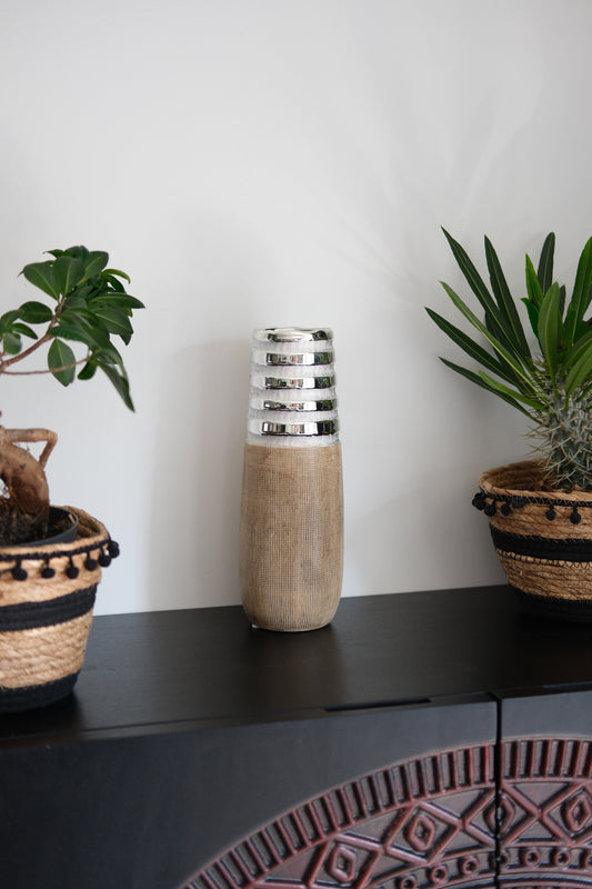 Keramische Vaas Newtown – Zilver & Houtlook – 31 cm Hoog – Modern Design