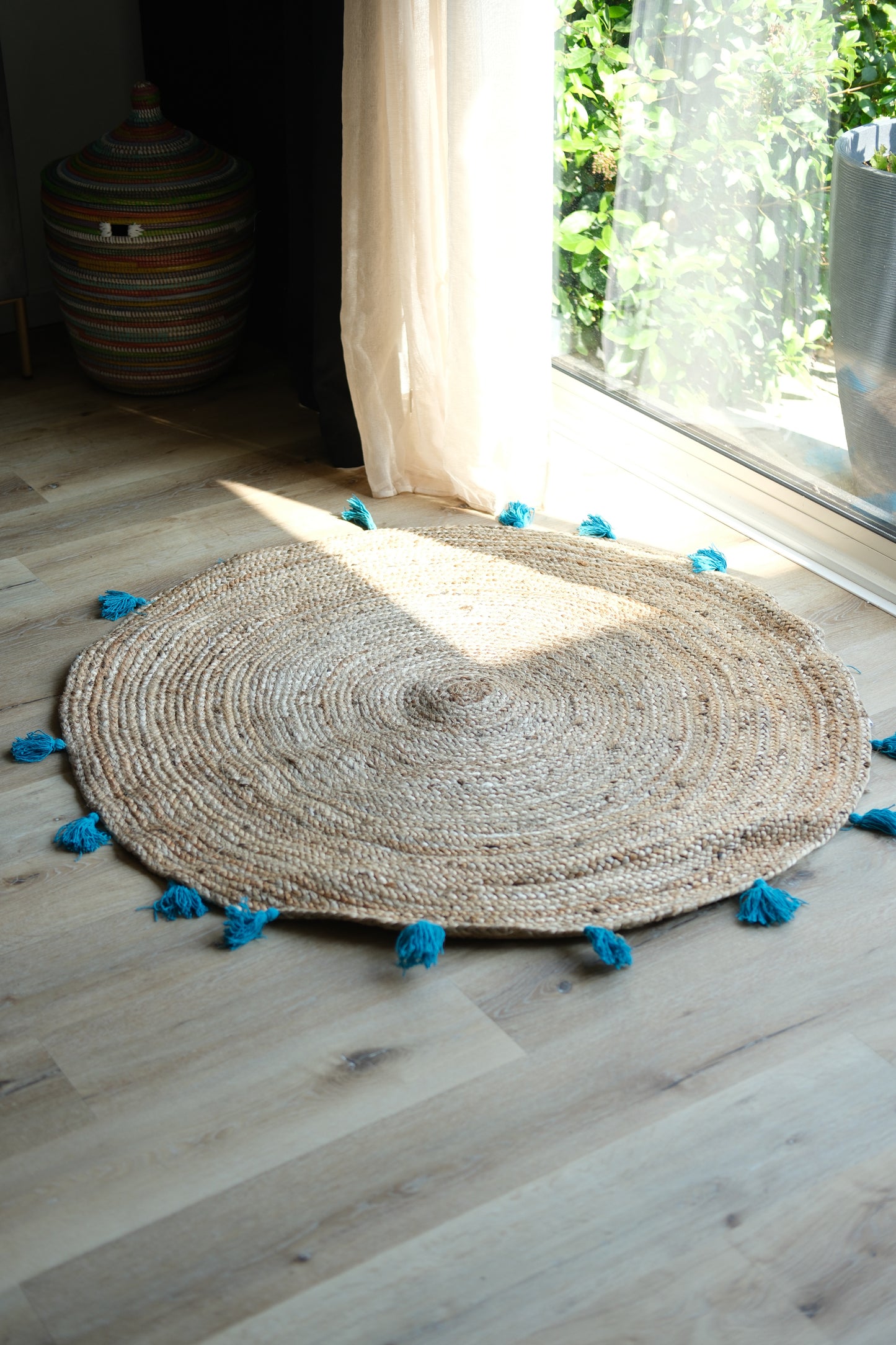 Jute vloerkleed met turquoise kwastjes - dia 120 cm - Tapijt turquoise - jute
