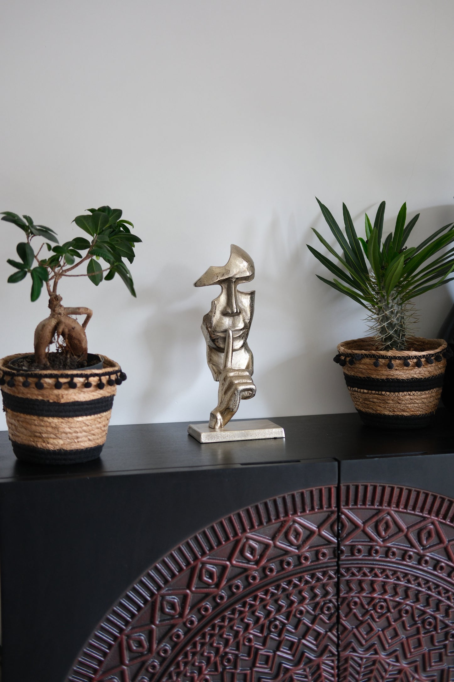 Sculptuur - Beeld - "Silence" - Goud - Decoratief Figuur - Mens / H 33 cm
