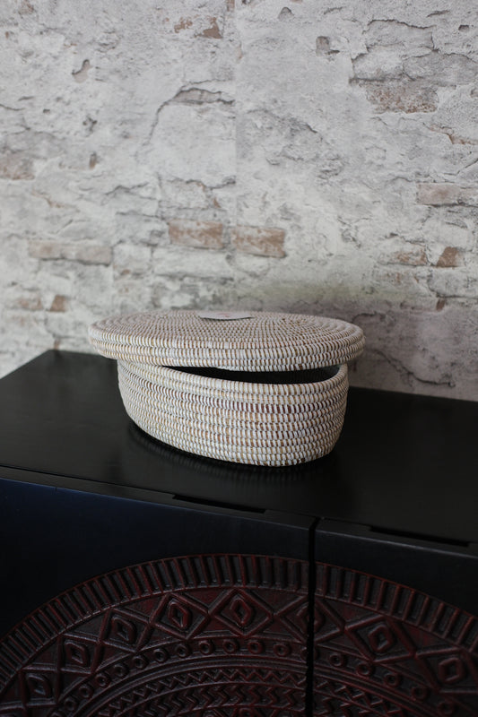 Handgemaakt ovaal wit opbergmandje met deksel – 35x25x12 cm – Decoratief & praktisch – Boho stijl