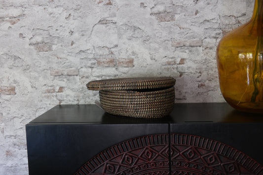 Handgemaakt ovaal zwart opbergmandje met deksel – 35x25x12 cm – Decoratief & praktisch – Boho stijl