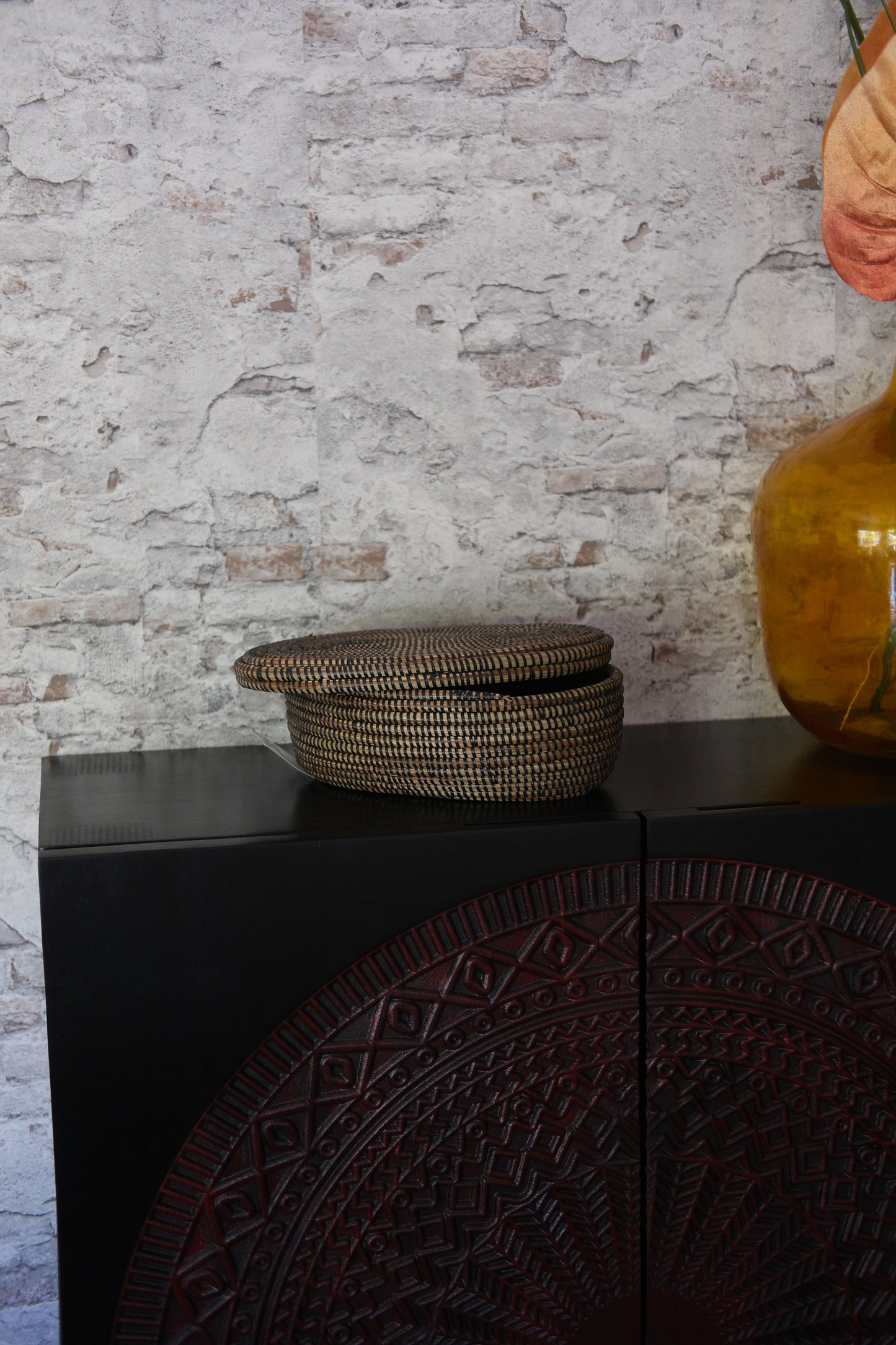 Handgemaakt ovaal zwart opbergmandje met deksel – 35x25x12 cm – Decoratief & praktisch – Boho stijl