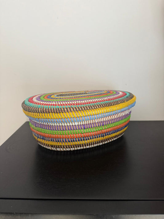 Handgemaakt ovaal Vrolijke kleuren opbergmandje met deksel – Decoratief & praktisch – Boho stijl
