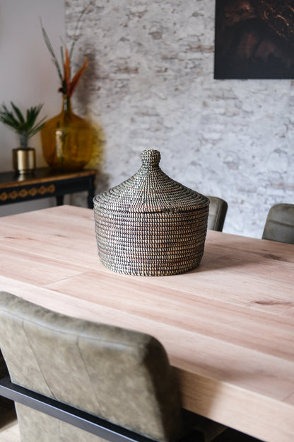 Teng zwart Opbergmand met Deksel – Handgemaakte Rieten Mand – 30x28 cm – Decoratief & Functioneel