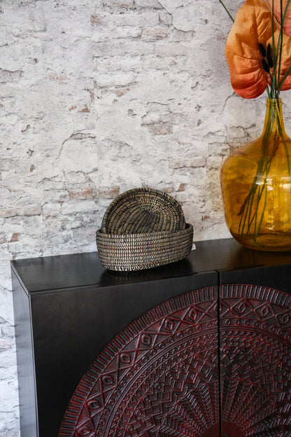 Handgemaakt ovaal zwart opbergmandje met deksel – 35x25x12 cm – Decoratief & praktisch – Boho stijl