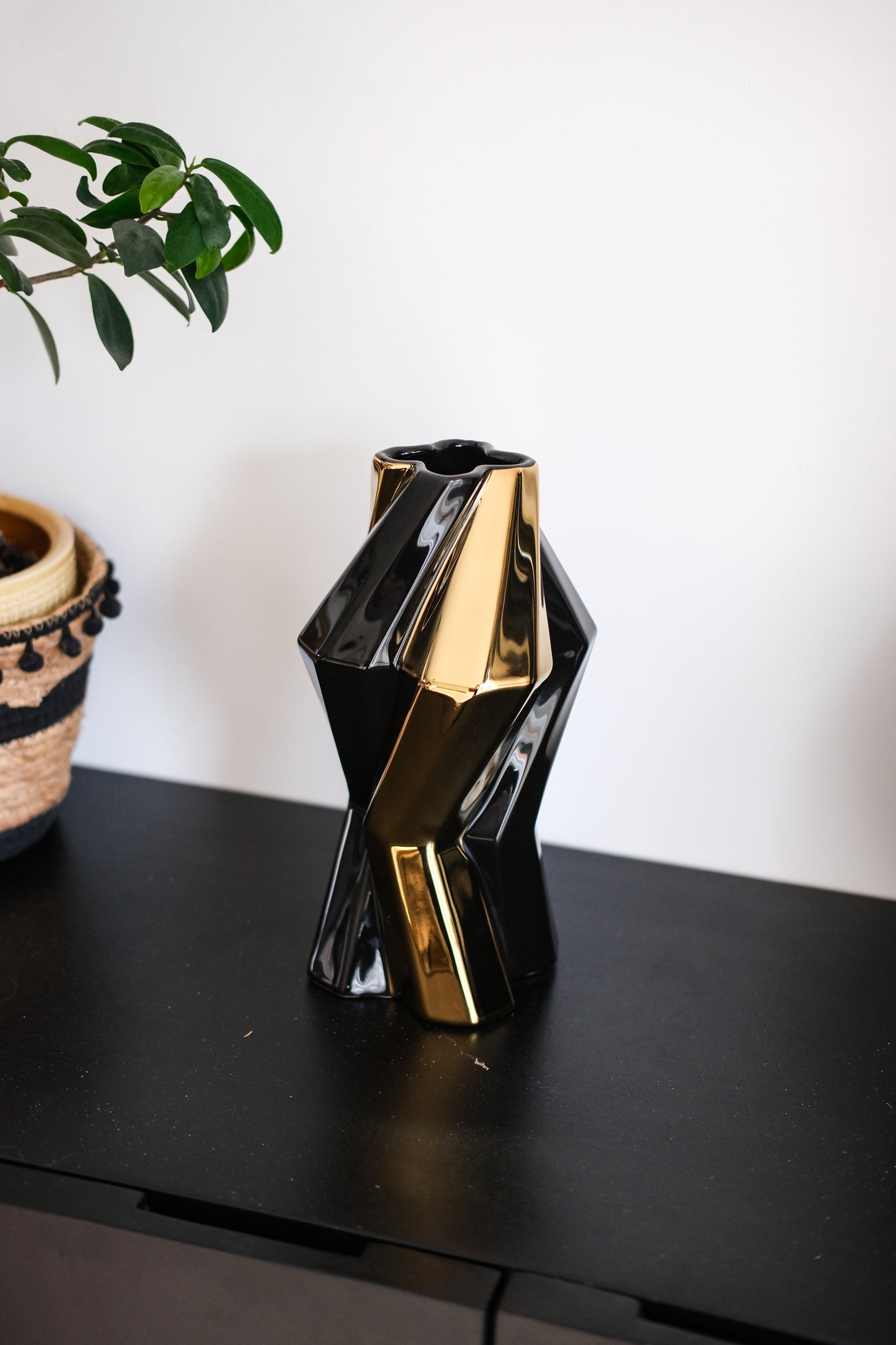 Keramische Vaas Canto – Zwart & Goud – 25 cm – Luxe Moderne Woondecoratie