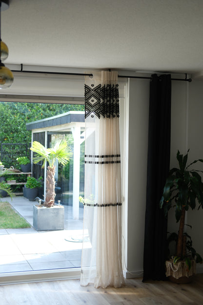 Gordijnen “Sama” met Ringen – 140x240 cm – Beige/Zwart – Modern Design