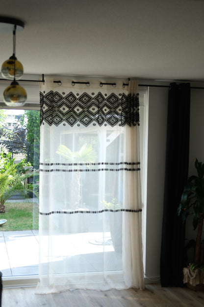 Gordijnen “Sama” met Ringen – 140x240 cm – Beige/Zwart – Modern Design
