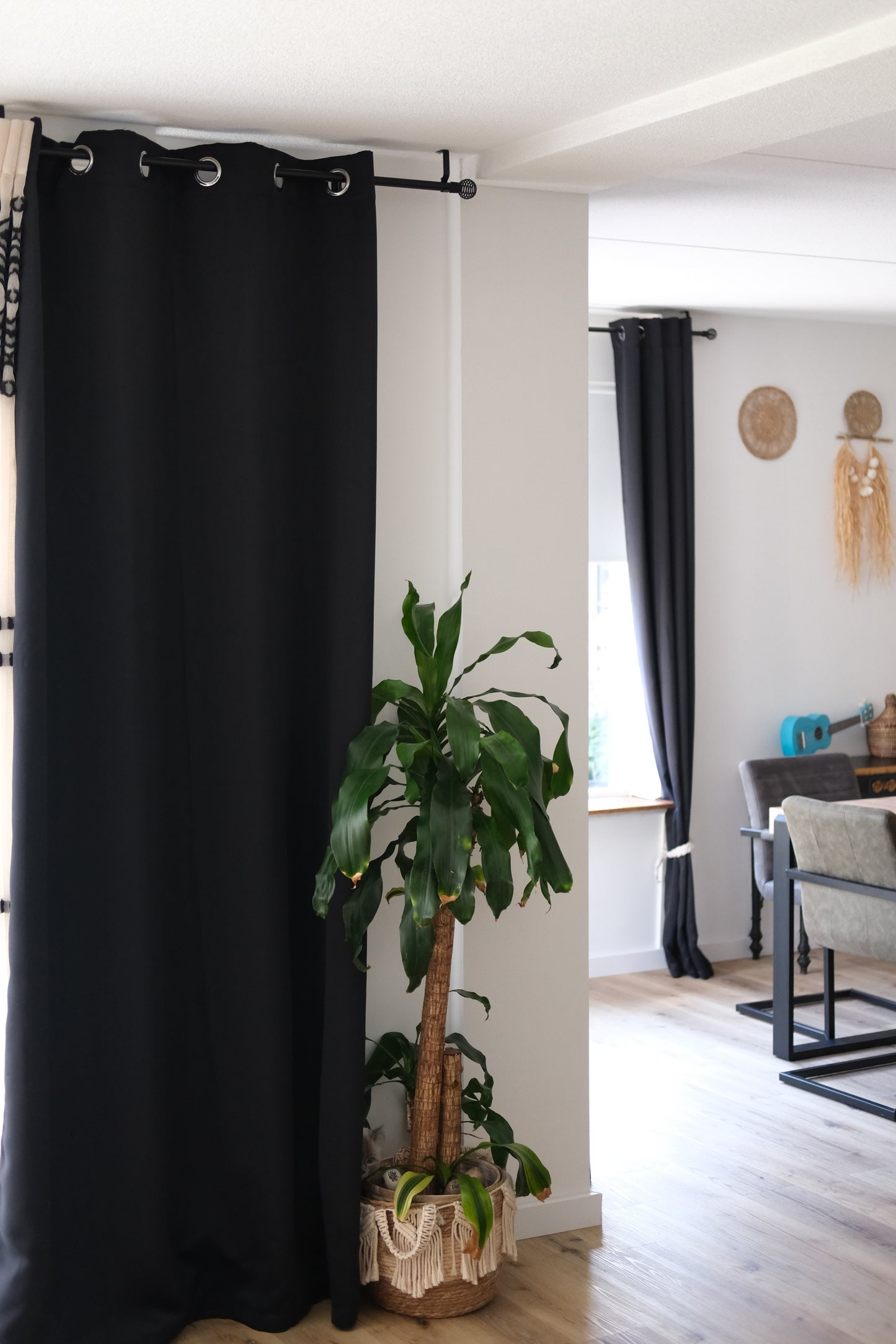 Atmosphera - Zwarte Kant en klaar Gordijn - 260x140