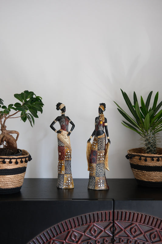 Beeld Afrikaanse Vrouw – Kleurrijke Kleding - Culturele Pracht in Detail - Set van 2