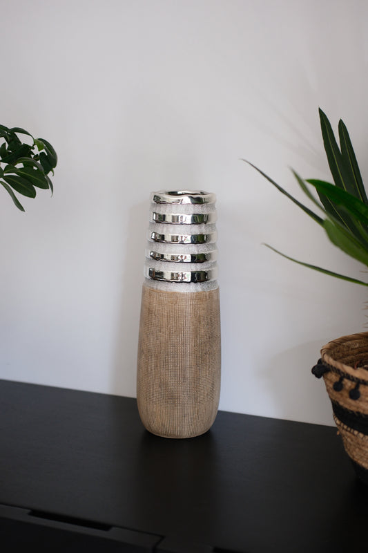 Keramische Vaas Newtown – Zilver & Houtlook – 31 cm Hoog – Modern Design