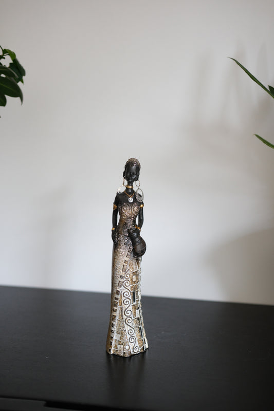 Decoratief beeld Afrikaanse vrouw met Kannetje– 24 cm  – Etnisch & stijlvol
