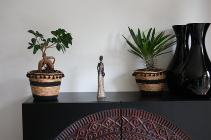 Decoratief beeld Afrikaanse vrouw met Kannetje– 24 cm  – Etnisch & stijlvol