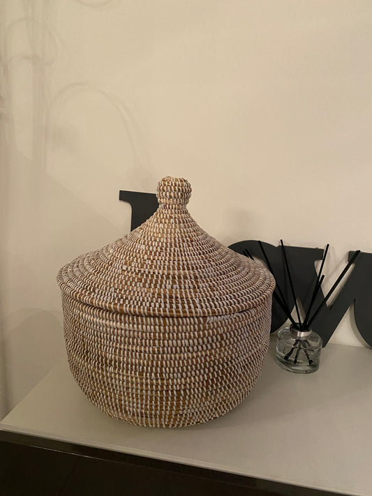 Teng wit Opbergmand met Deksel – Handgemaakte Rieten Mand – 30x28 cm – Decoratief & Functioneel