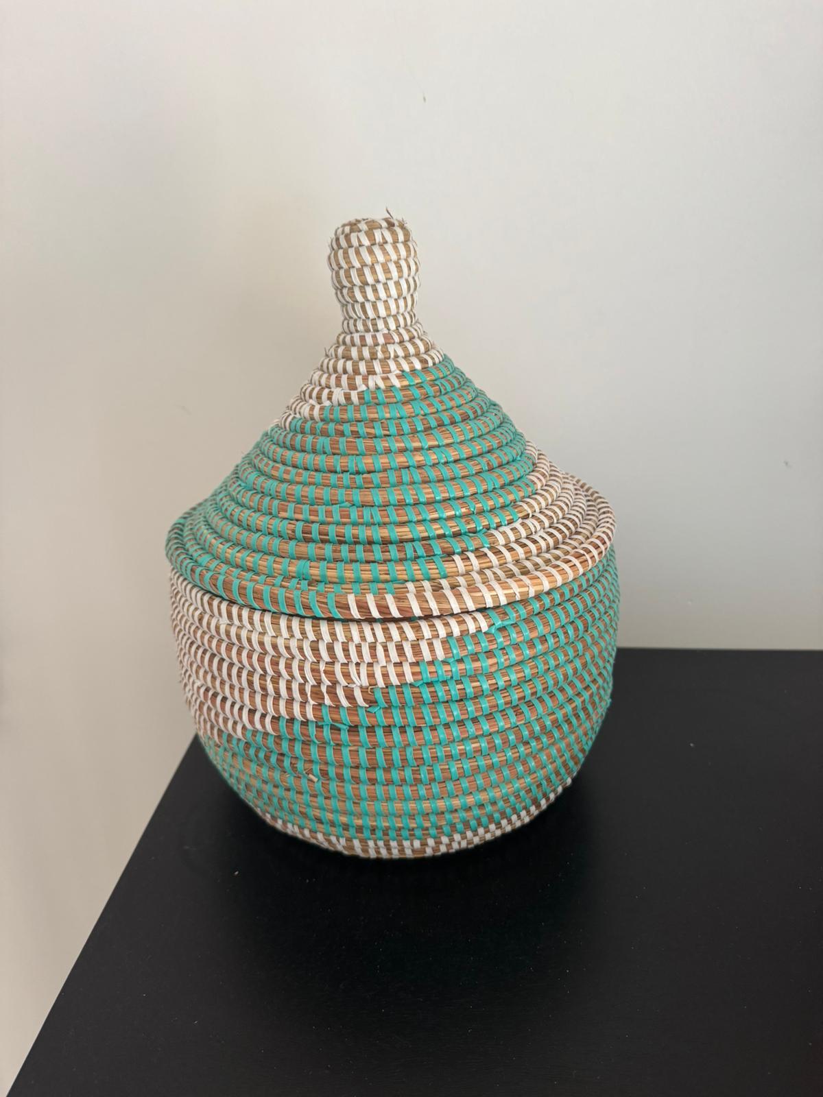 Turquoise Rieten opbergmandje met deksel - Handgemaakt