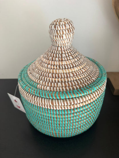 Turquoise Rieten opbergmandje met deksel - Handgemaakt
